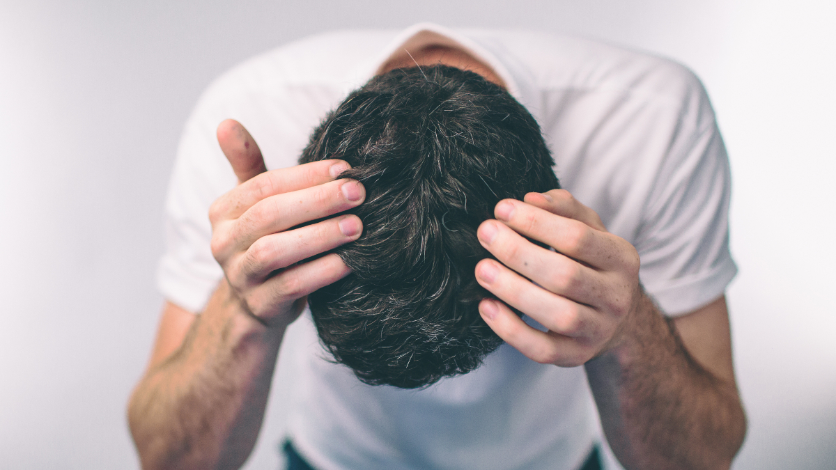 Kopf eines Mannes, der seine Haare verliert