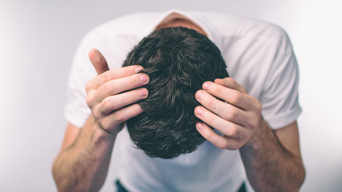 Crânio de um homem que perde cabelo